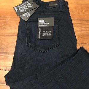 PAIGE Manhattan bootcut Jeans - size 34.